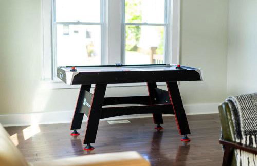 Jefferson & Grounds 3BR Steps from HWS and Hot Tub - Foto 14