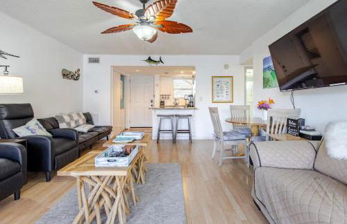 Boathouse Condo, Downtown Destin Harbor, Private Beach Access, Waterfront, on Golf course, Water Taxi pickup - Photo 18