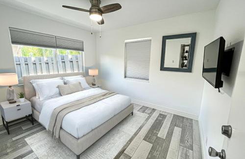 Stylish Tropical Key West Home - Private Yard, Free Parking & Laundry - Foto 9