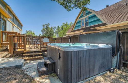 The Vibrant Victorian Hot Tub & Fire Pit in OCC - Foto 30