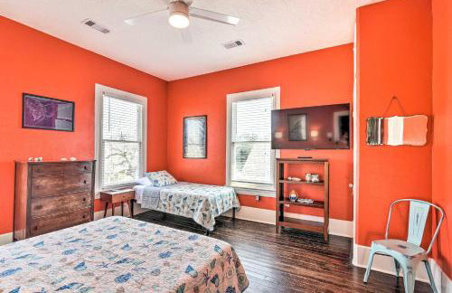 Walk to Beach! Group-Friendly Galveston Hideaway - Foto 26