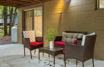 Frolic on Fern by Avantstay Enclosed Deck w/ Forest Views, Bar - Foto 56