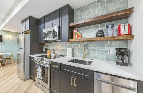 Bi-Level 2BR w Rooftop - Sleeps 12 - 10 min to DT - Foto 3