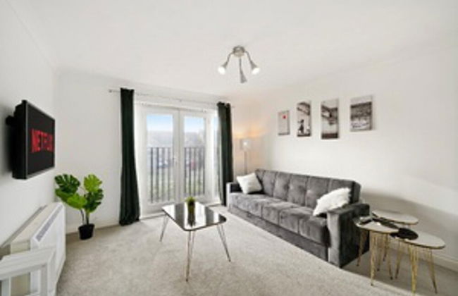 Stylish 2 bed Apt - Free Parking - Foto 7