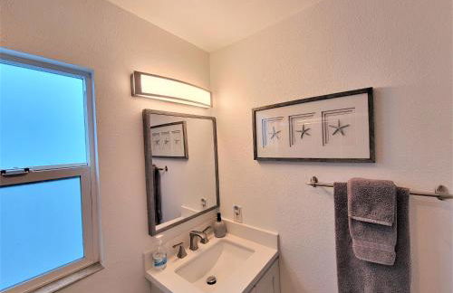 Luv Oceanside Views-1 House to Beach, Boardwalk and Waves-Spacious Rooftop Sun Deck-Plus King Beds too! - Foto 33