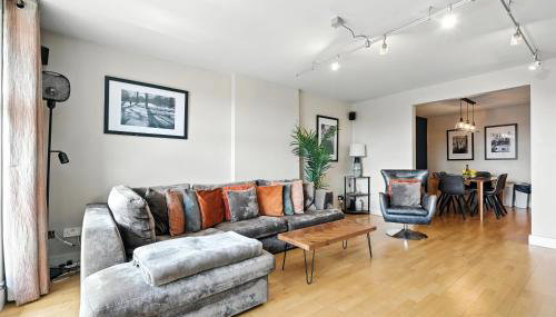 Central Belfast Apartments - The Bankmore - Photo 3