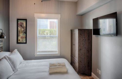 Quaint Cottage with Private Pool-Walk to Everything - Foto 21
