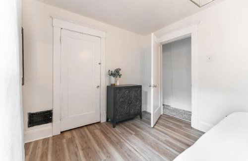 6 Bedroom Duplex Sleeps 14 Close to Lucas Downtown - Photo 29