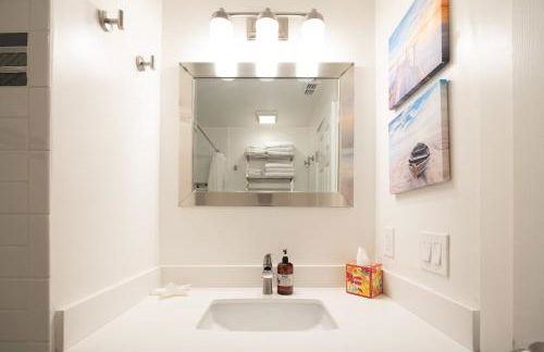 Bright Pacifica Townhouse - Photo 14