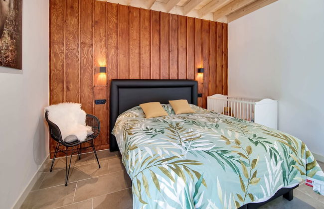 Holiday Home in Biron With Barrel Sauna - Photo 5