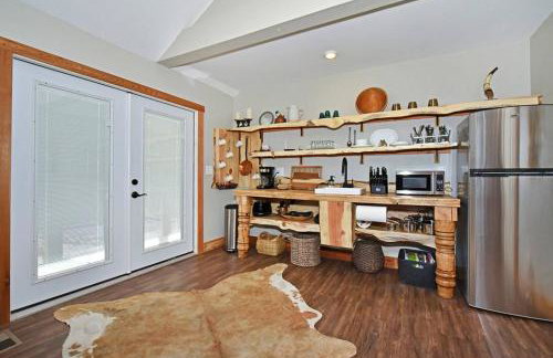 The Basecamp Cabin [RIGHT] at Bison Peak Lodge - Foto 3