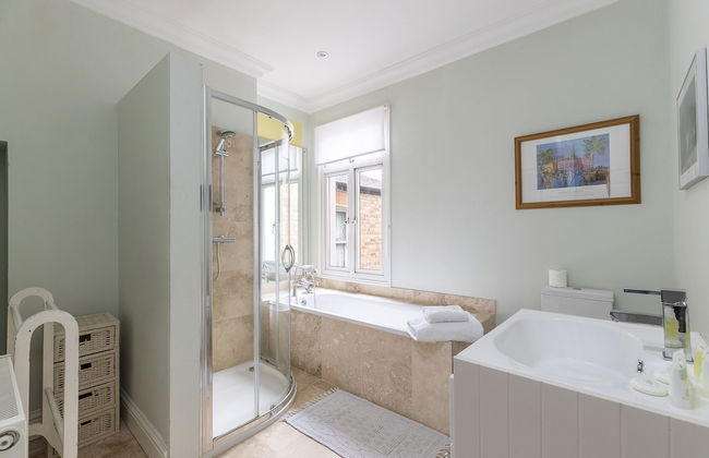 JOIVY Charming 3 bed house with a rooftop terrace - Photo 24