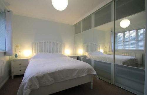 Lovely house overlooking field with woodland walks - Foto 9