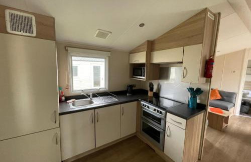 Great Yarmouth 10 Berth KP Holiday Home - NOW with Linen - Photo 3