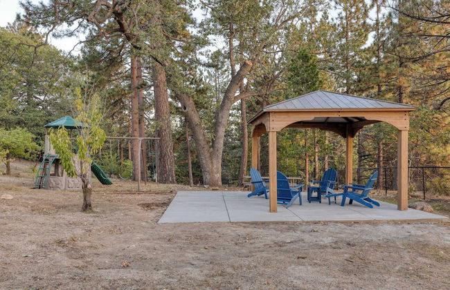 Views, Hot Tub, Firepit, Game Room, Playground Enchanted Forest by Avantstay - Foto 6