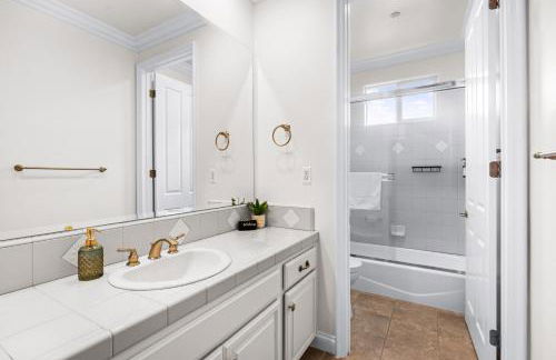 Modern Hilltop Retreat - Foto 13