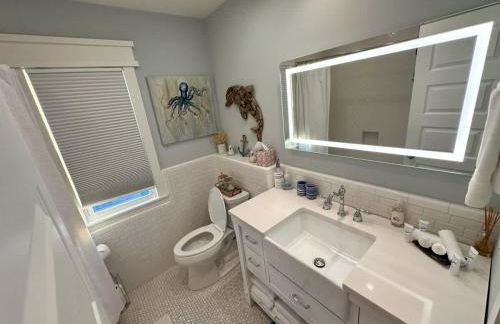 Canal Front Retreat w Boat Dock & Coastal Views - Foto 14