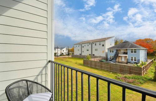 Skyline Views - Sleeps 10 Home Near Downtown - Photo 43