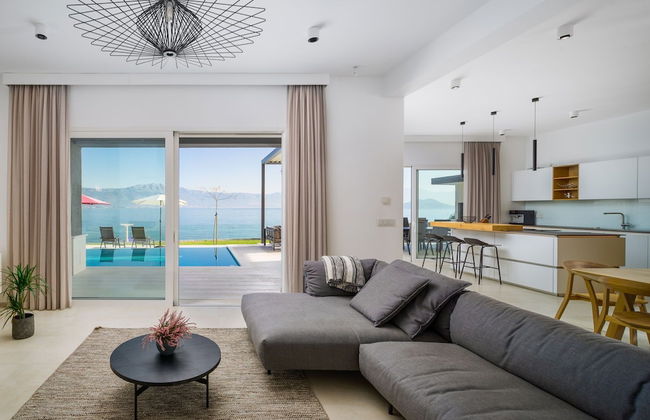 Beachfront Villa Grey Martini with Pool - Foto 18