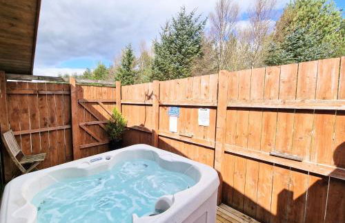Lomond 6 with Private Hot Tub - Fife - Loch Leven - Lomond Hills - Photo 11