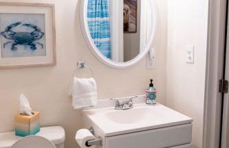 Madrona's Guesthouse- Convenient location, pet friendly - Foto 24