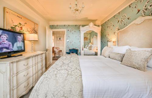 The Town House at Muntham- Luxury Holiday Home with Hot Tub - Photo 49