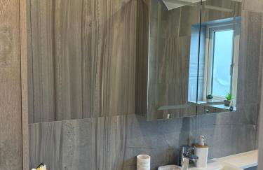 Brand New Big House with garden and free parking - Foto 24