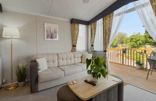 Lake View Escape - Fishing Lakes, Heated Outdoor Swimming Pool 500yrds on Sister Park , Pool Open April to September - Foto 11