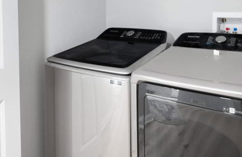 Modern Escape w Mountain Views Fire Pit & Swing - Foto 30