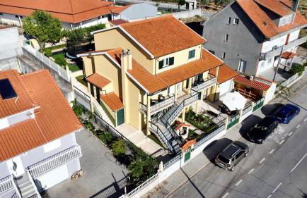 Charming House in Cortiçada with Balcony and Mountain View - Foto 45