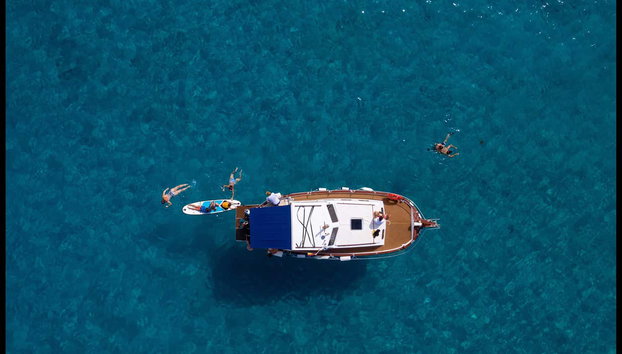 Paseo en barco por las calas del sur desde Cala Galdana - Foto 5, Uno de los barcos tradicionales