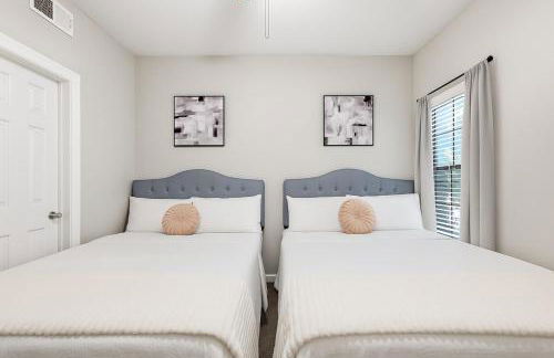 Stylish 1BR Suite with All the Comforts of Home - Photo 4