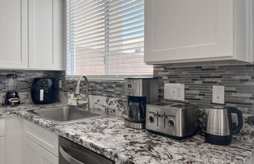 4BR Family Oasis with Gym and BBQ Near Vegas Strip - Photo 15