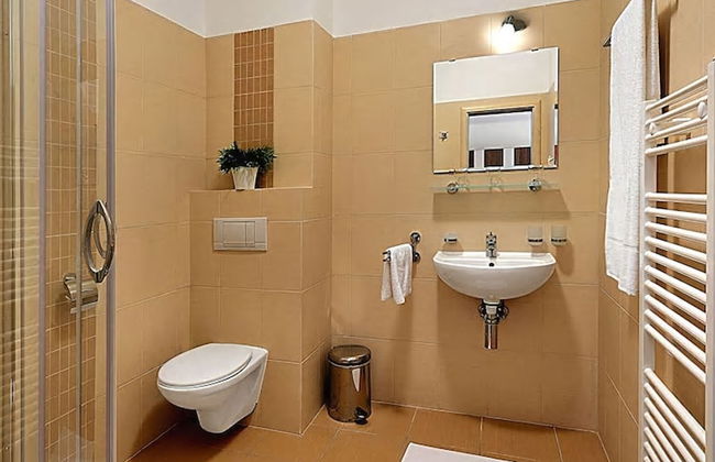 Melrose Apartments 2 - Photo 9