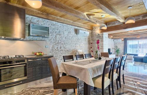 Villa Patrick-Luxury stone house in the center of Istria - Photo 30
