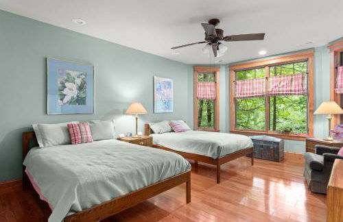 Falling Waters at Rumbling Bald - Foto 24