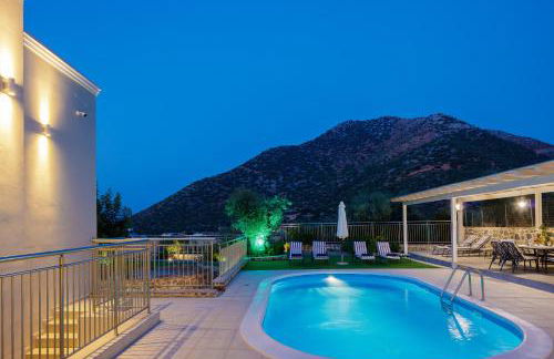 Family Villa Basilicata Gloria with Private Heated Pool, BBQ & Kid's Play Area - Foto 53