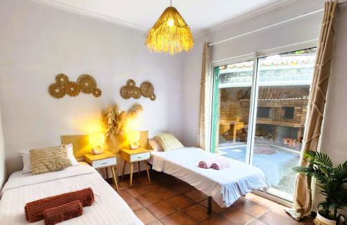 Villa Ocean Wave Calheta - Oversized Pool & Stunning Ocean Views - Photo 19