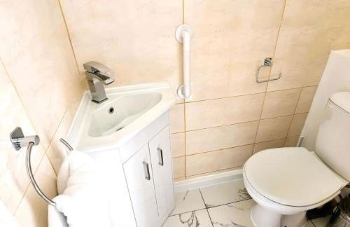 BSE Homes & Properties Ltd 4-Bedroom Home, Harlow , with Parking sleeps 6 - Foto 31