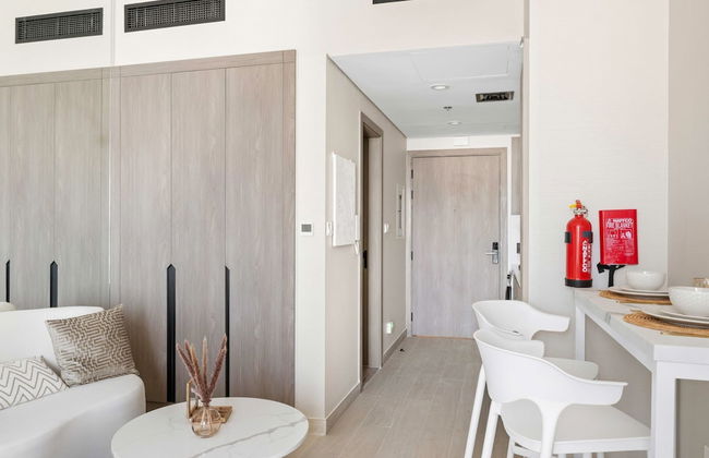 Modern Studio in Residence With Pool gym and Paddl - Photo 3