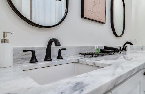 Brand New Designer Townhome in the Middle of Town - Foto 27