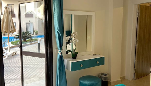 Chic Stylish Spacious Apt Poolside, Smarttv & Wifi - Foto 4, Habitación