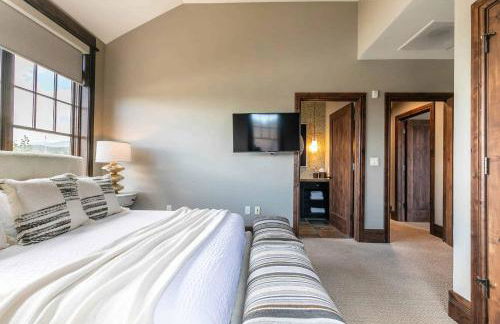 One Village Place 502 by East West Hospitality - Foto 16