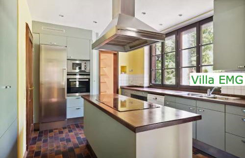 Luxus Ferienhaus Villa EMG München in Moosburg mit Pool, SPA, Kamin, Wald, See für Familien Gruppen bis 24 Personen - Foto 15