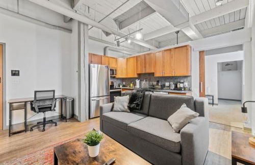 Downtown Loft l Cleveland l Parking l Cafe - Photo 4