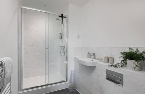 Lovely Home Near Canal, Park, & Central MK - Foto 13