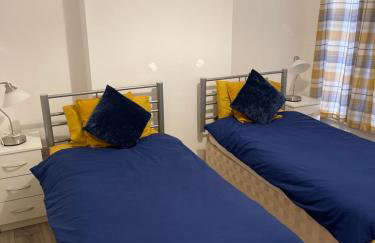 Neath, South Wales Getaway - 4 Bedroom Home -7 Guests - Free Parking - Foto 10