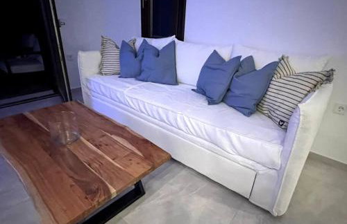 The Yacht House - Photo 22