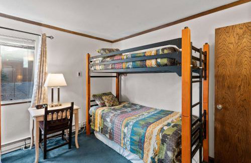 2BR Overlooks Shared Pool Near Gondola & Village - Foto 33