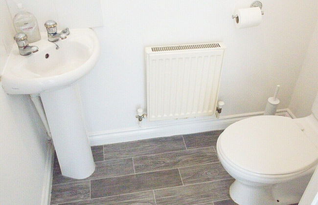 5 Bed Detached House - Sleeps 14 - Photo 42